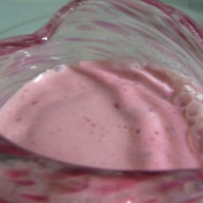こちらは市販の冷凍イチゴを使っています。朝食後に美味しく頂きました。レシピありがとうございました(#^.^#)